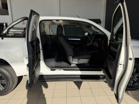 TOYOTA HILUX HILUX 2,4GD-6