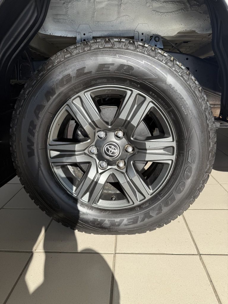 TOYOTA HILUX HILUX 2,4GD-6
