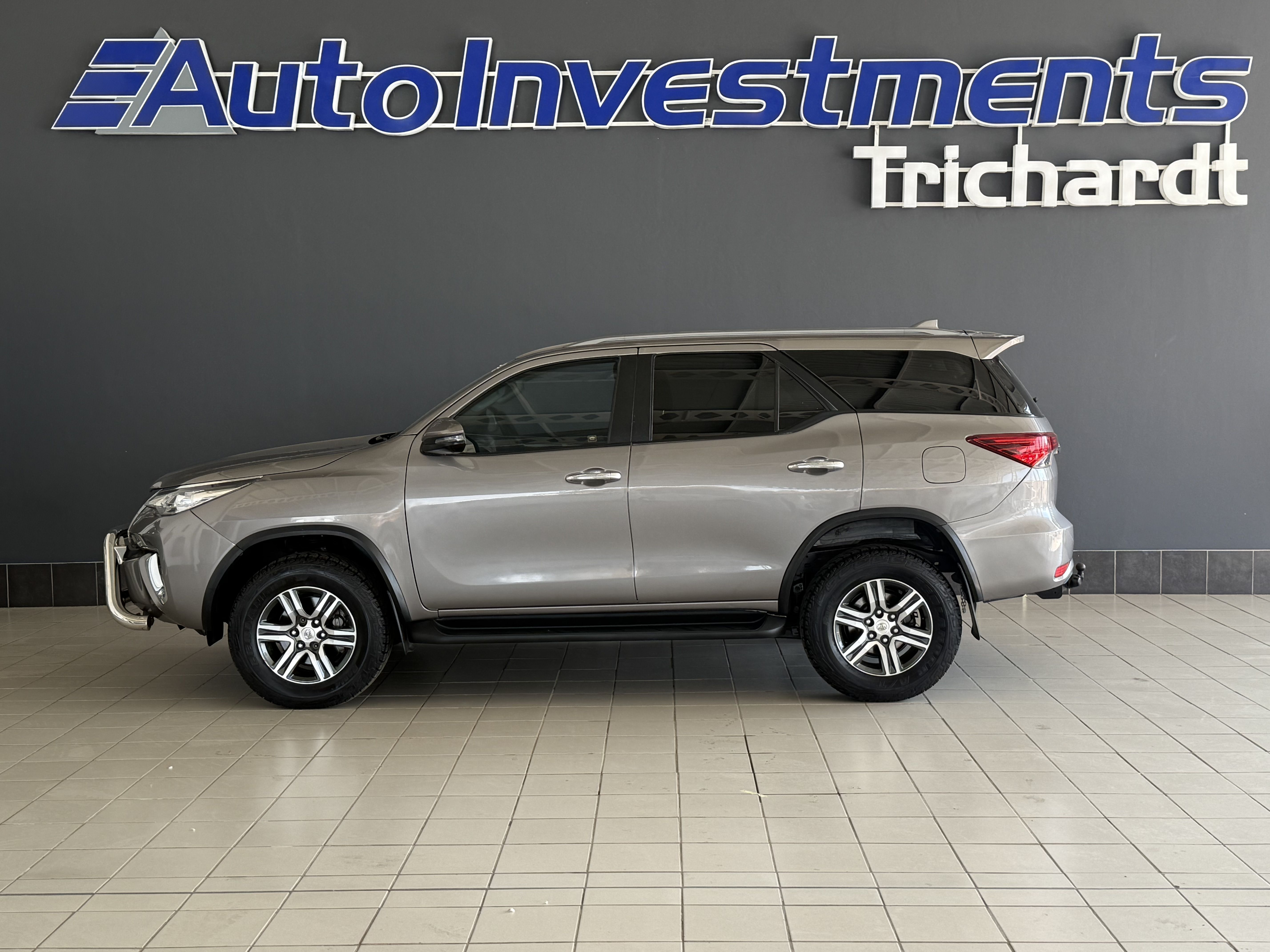 Toyota FORTUNER 2.4GD R/B A/T FORTUNER 2.4GD R/B A/T