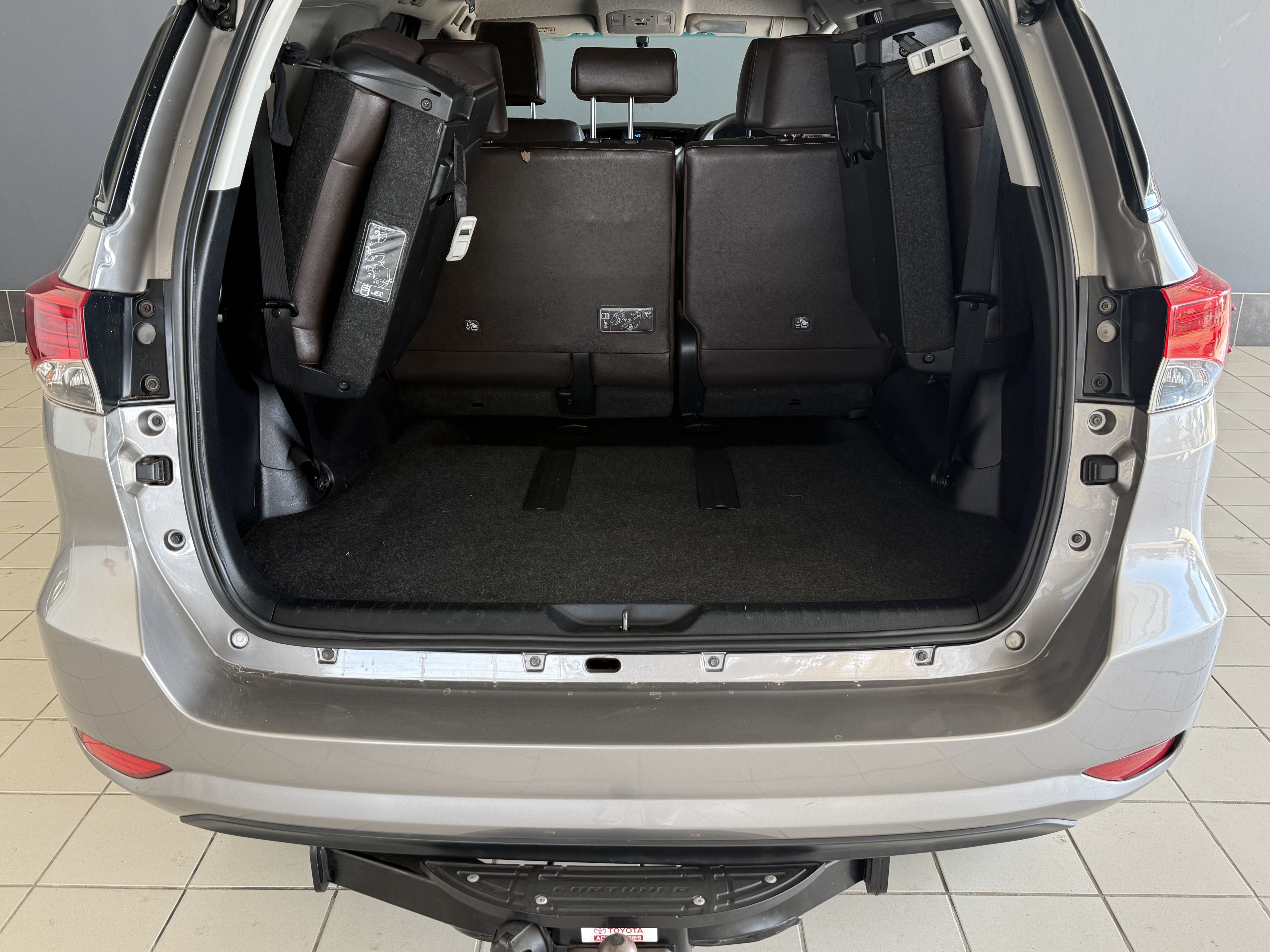 Toyota FORTUNER 2.4GD R/B A/T FORTUNER 2.4GD R/B A/T