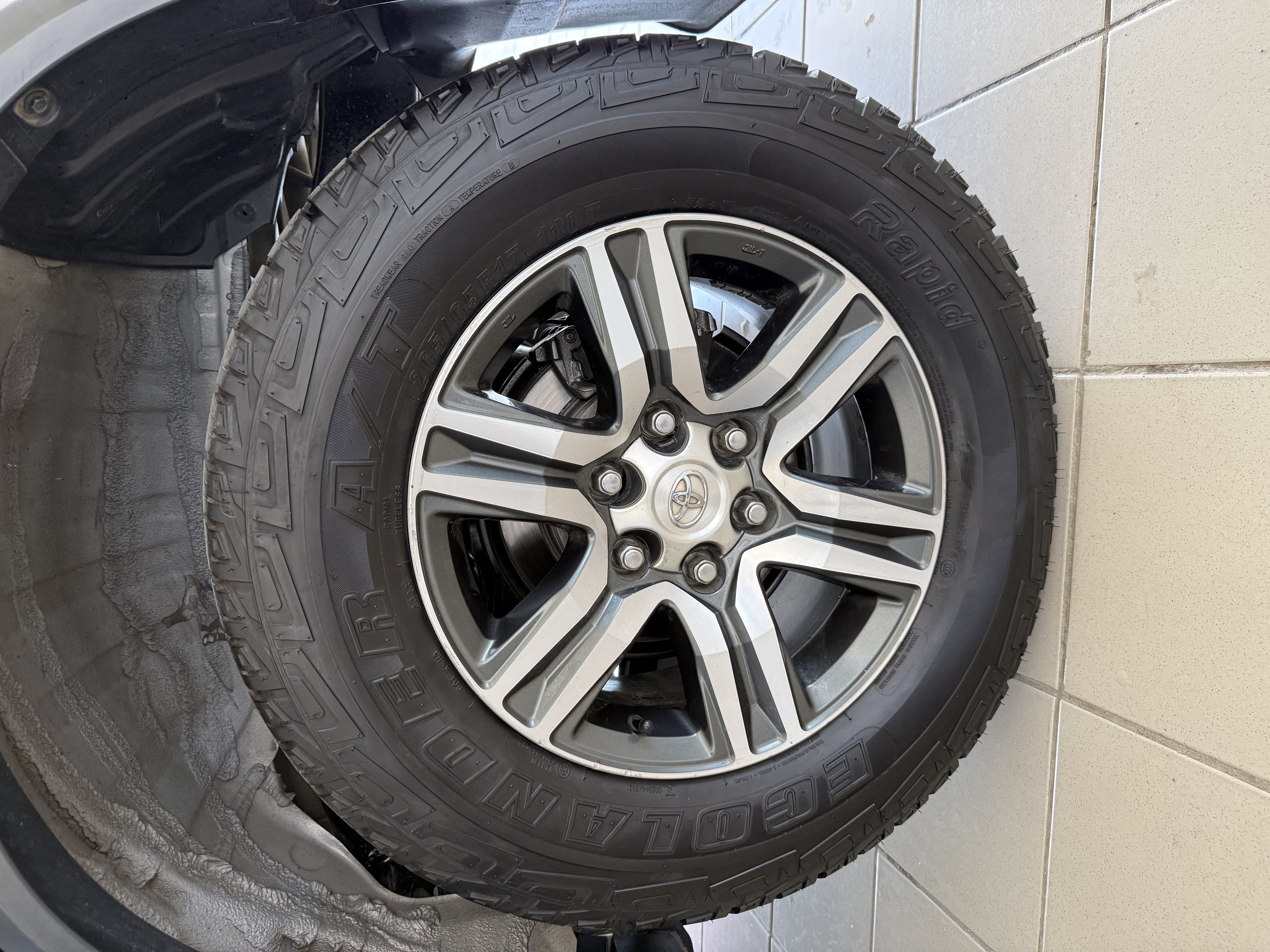 Toyota FORTUNER 2.4GD R/B A/T FORTUNER 2.4GD R/B A/T