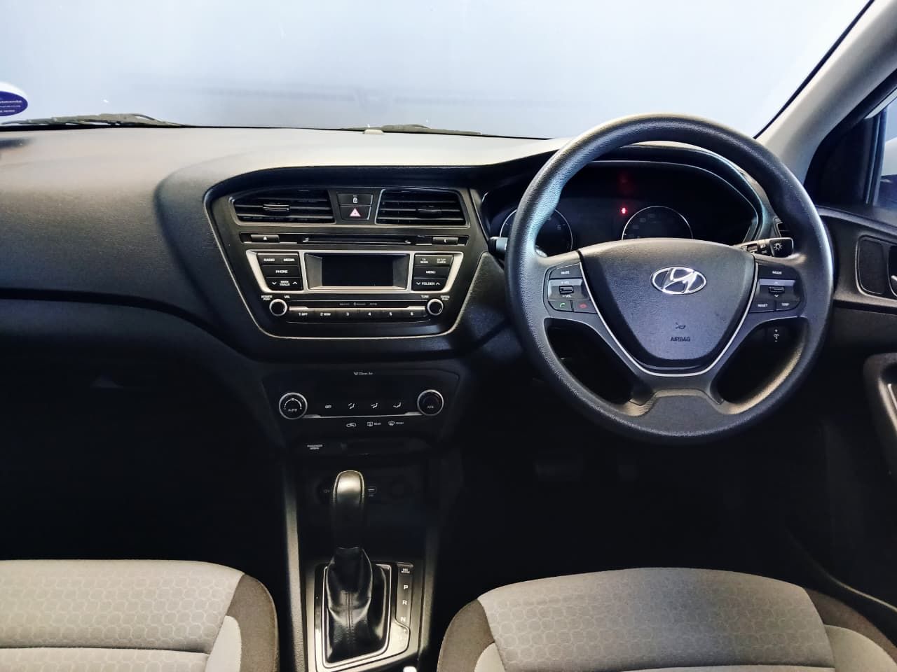 Hyundai i20 1.4 Fluid 5DR A/T i20 1.4 Fluid 5DR A/T