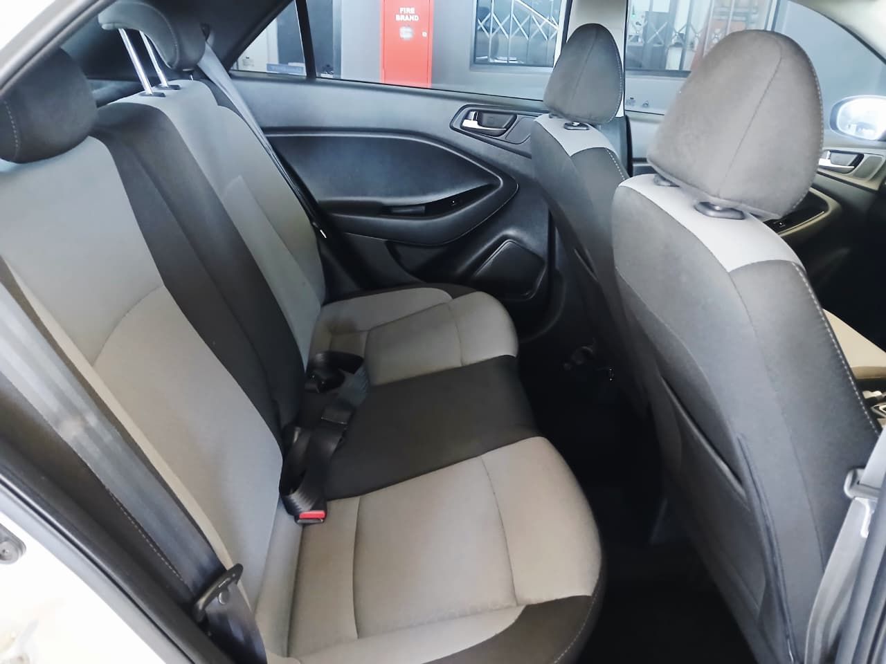 Hyundai i20 1.4 Fluid 5DR A/T i20 1.4 Fluid 5DR A/T